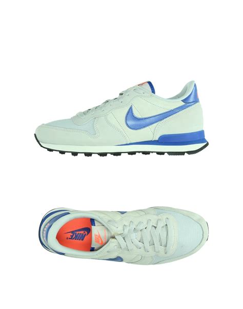 Nike low top trainers